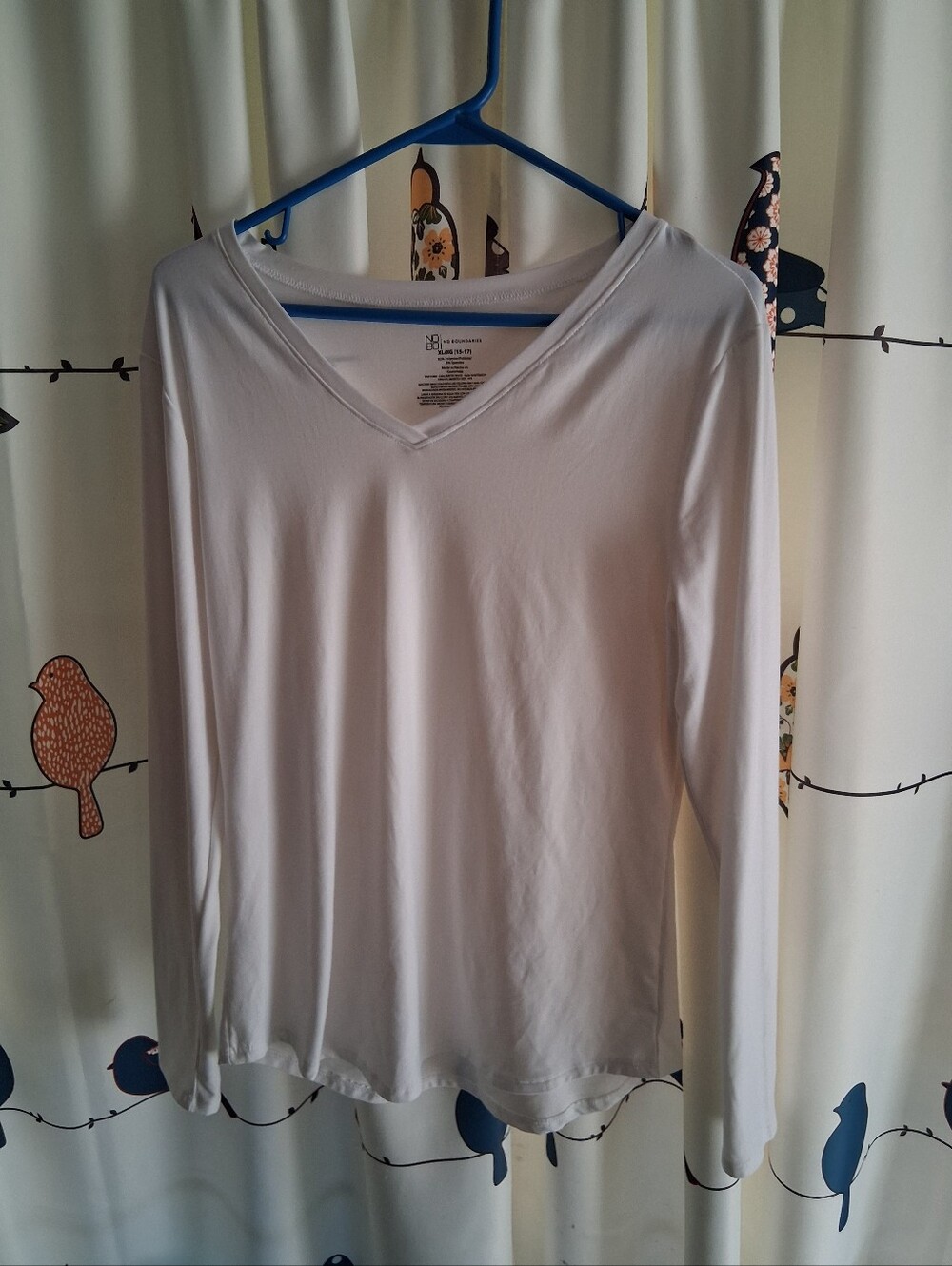 No Boundaries Women's White V-Neck Long Sleeve Top Size XL (15-17) Juniors